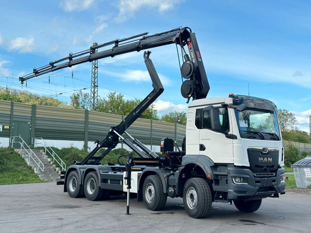 MAN TGS 35.520 8x4  Abrollkipper + Kran HIAB 228-6