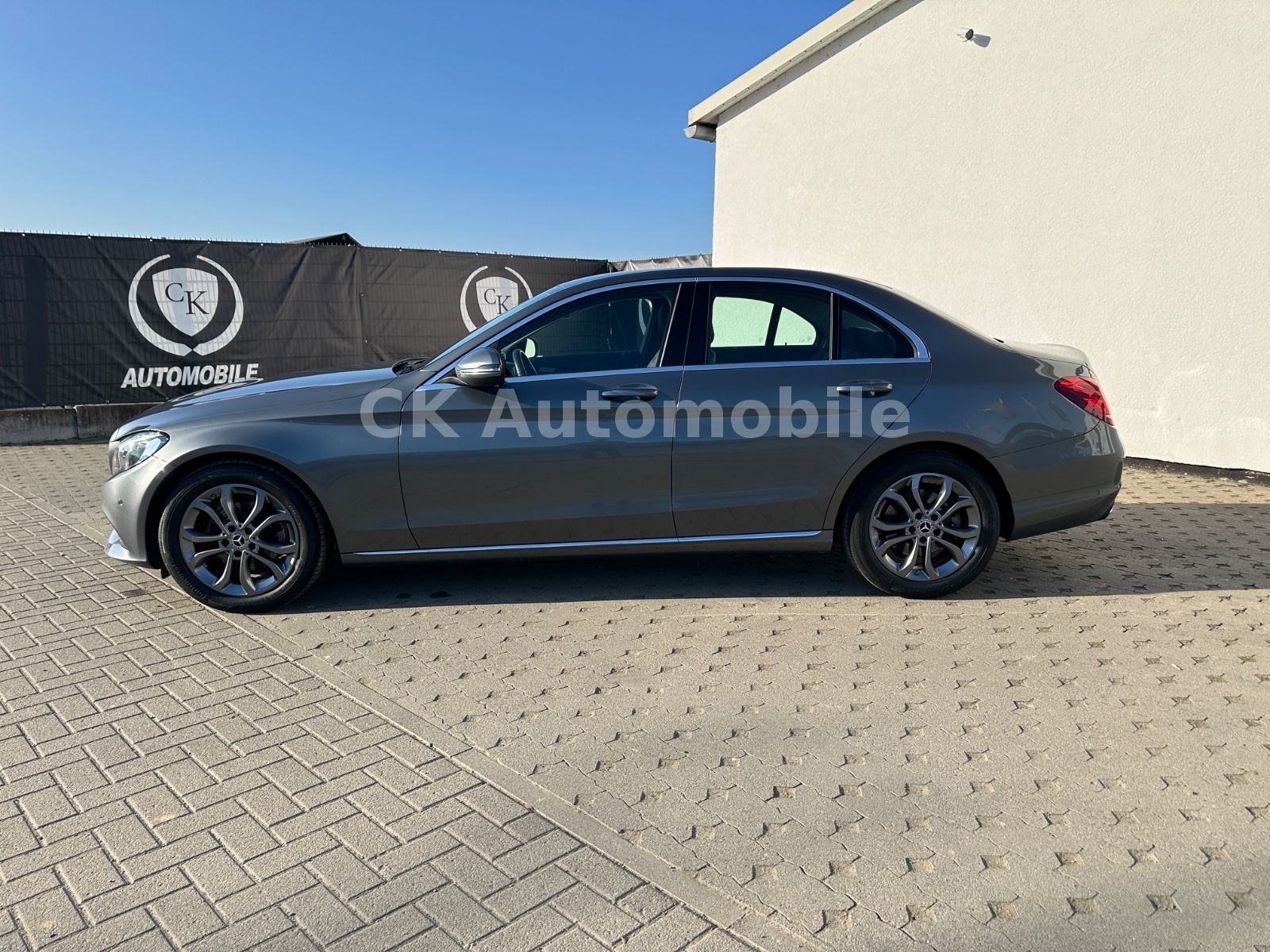Fahrzeugabbildung Mercedes-Benz C 200 CGI Lim. Avantgarde Autom./Navi/LED/ILS