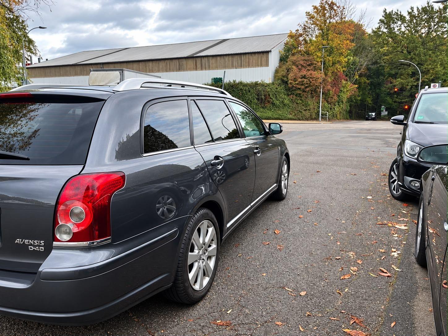 Toyota Avensis 2007 — салон