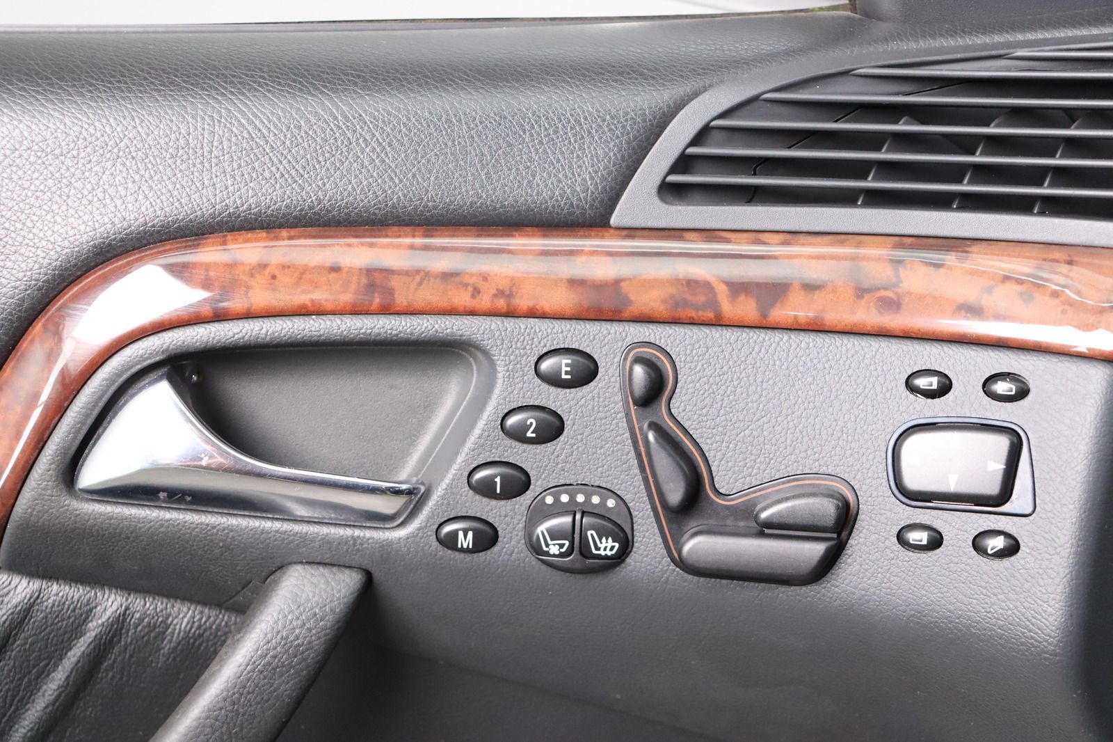 Fahrzeugabbildung Mercedes-Benz S 320 * Memory * Sitzhzg./-lüftung * PDC