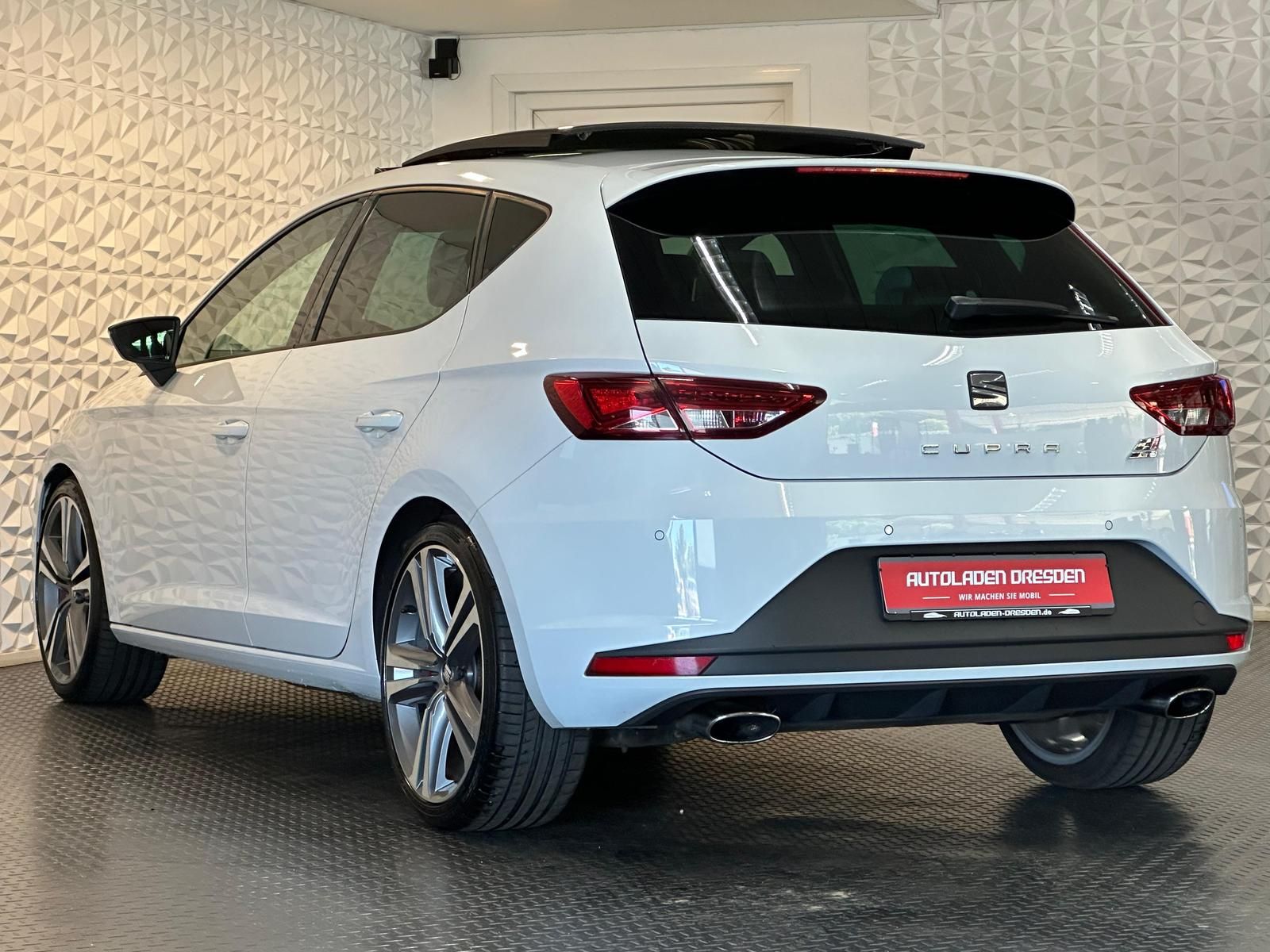 SEAT Leon 2.0TSI Cupra 280* LED#SHZ#TEMPO#SPUR#PANO - Image 5