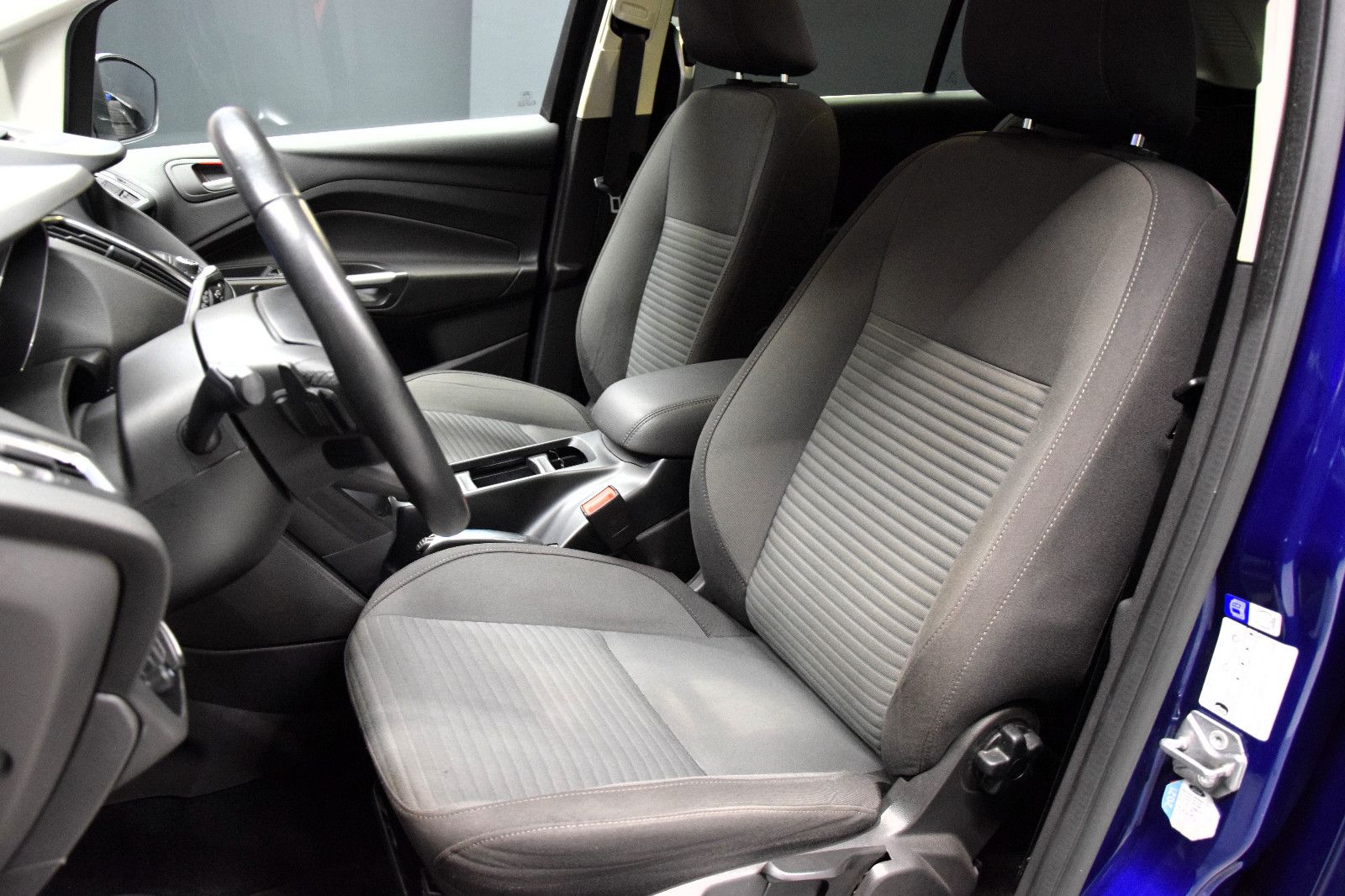 Fahrzeugabbildung Ford C-Max Titanium -defekte Kopfdichtung-Motor läuft