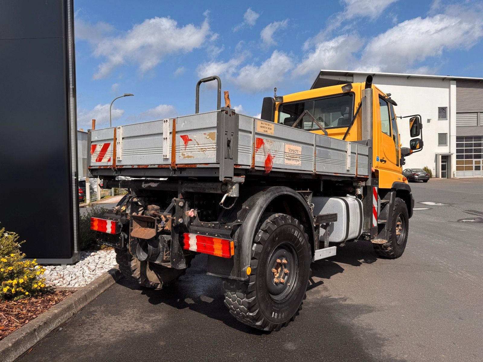 Fahrzeugabbildung Mercedes-Benz Unimog U300 4x4 Vario-Pilot