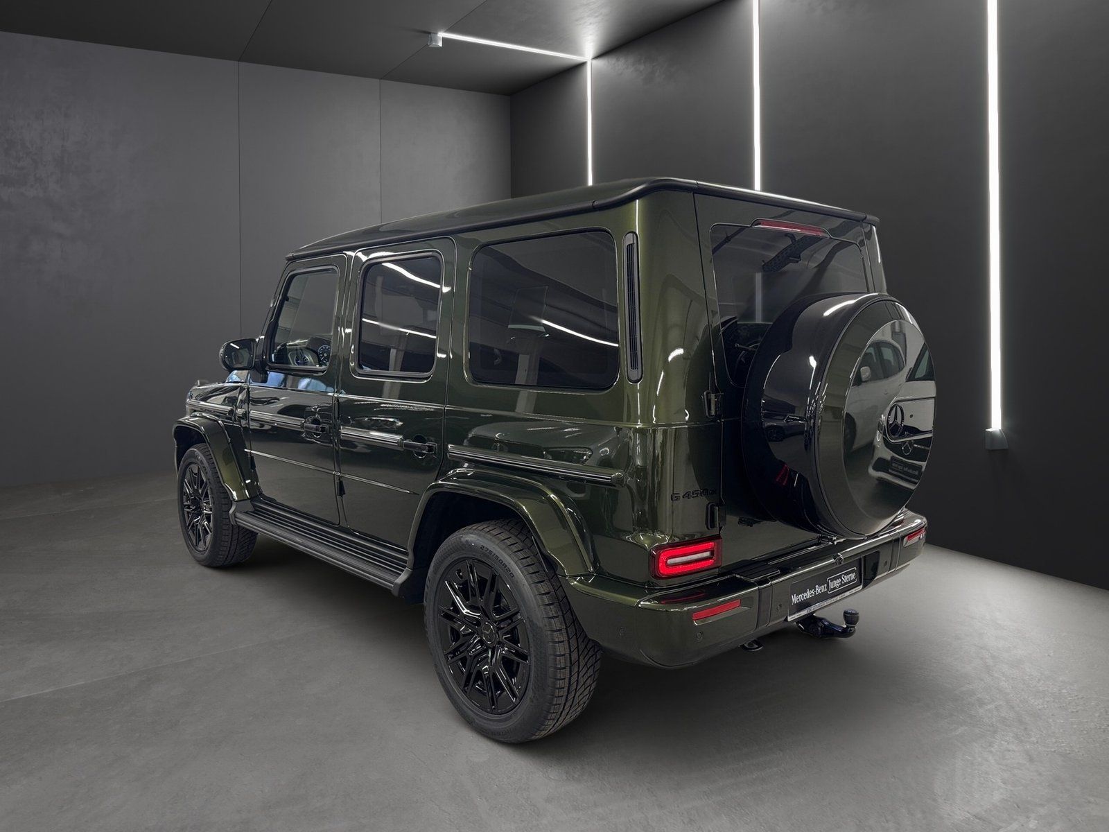 Fahrzeugabbildung Mercedes-Benz G 450 d AMG*20"*Night*STDHZG*Distro*AHK*Massage*