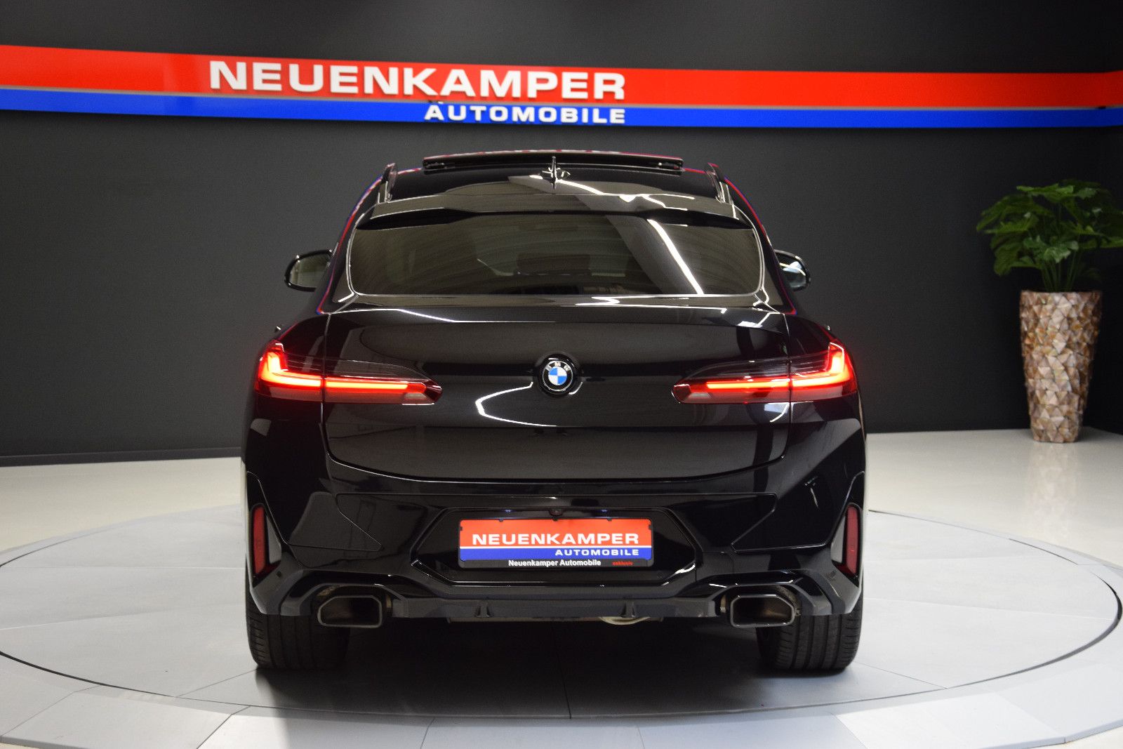 Fahrzeugabbildung BMW X4 xDrive 30 d M Sport ACC Pano Leder AHK STHZ