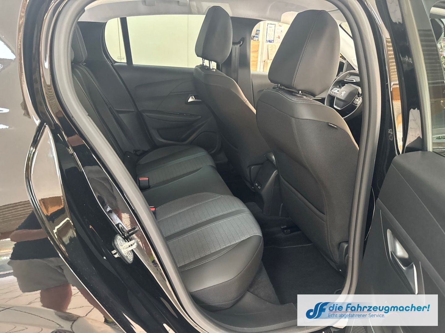 Fahrzeugabbildung Peugeot 208 Allure 1.2 PureTech 100 EU6d Navi LED Apple