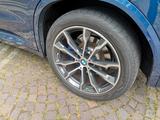 BMW X3 M40i - blaue BMW X3 M