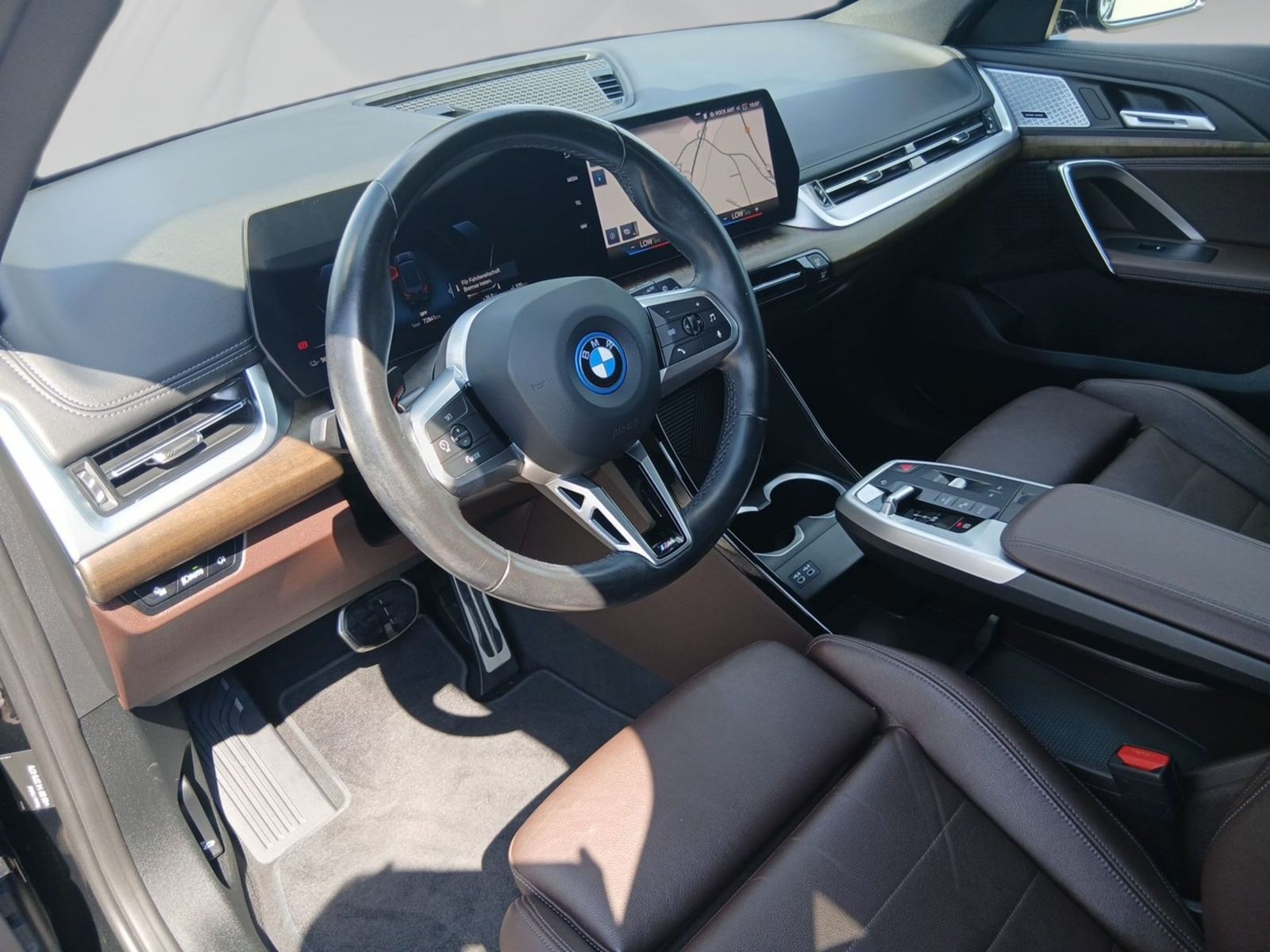 BMW iX1 xDrive30 M SPORT Pano AHK H&K ParkAss Navi foto 4