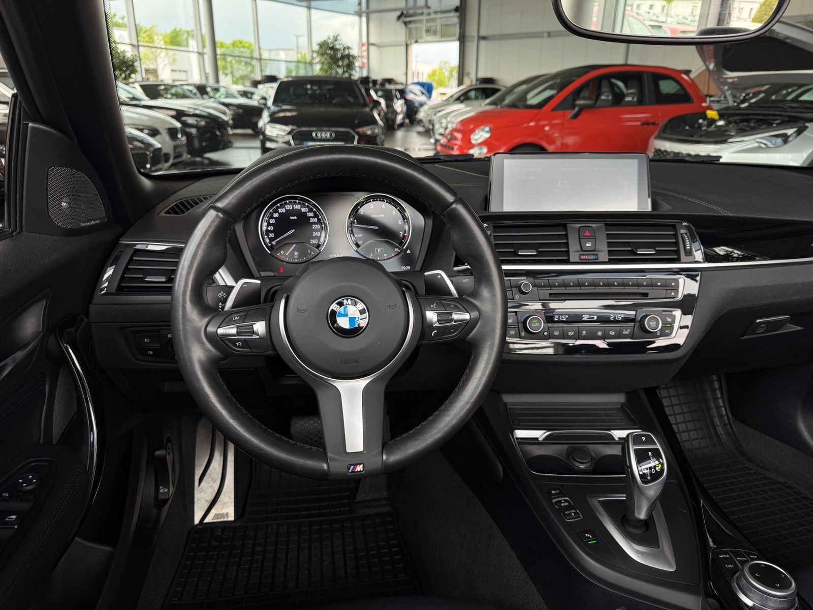 Fahrzeugabbildung BMW 220i Cabrio M Sport H/K LED NAV PDC SHZ 18"