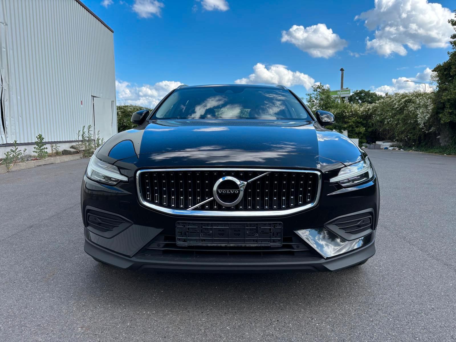 Volvo V60 2.0 D CROSS COUTRY*XENON*LEDER*AHK*NAVI*KAME