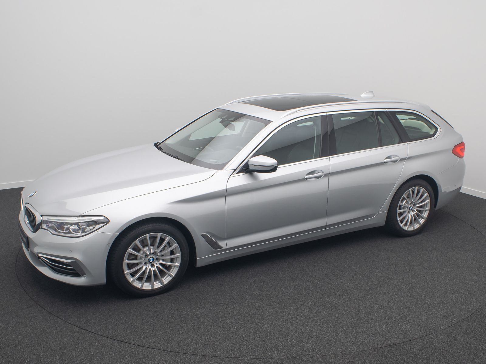 Fahrzeugabbildung BMW 530d xD LuxuryLine Panoram 360&deg;HUD HiFi DisplKey