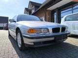 BMW 728i A - silberne BMW 728