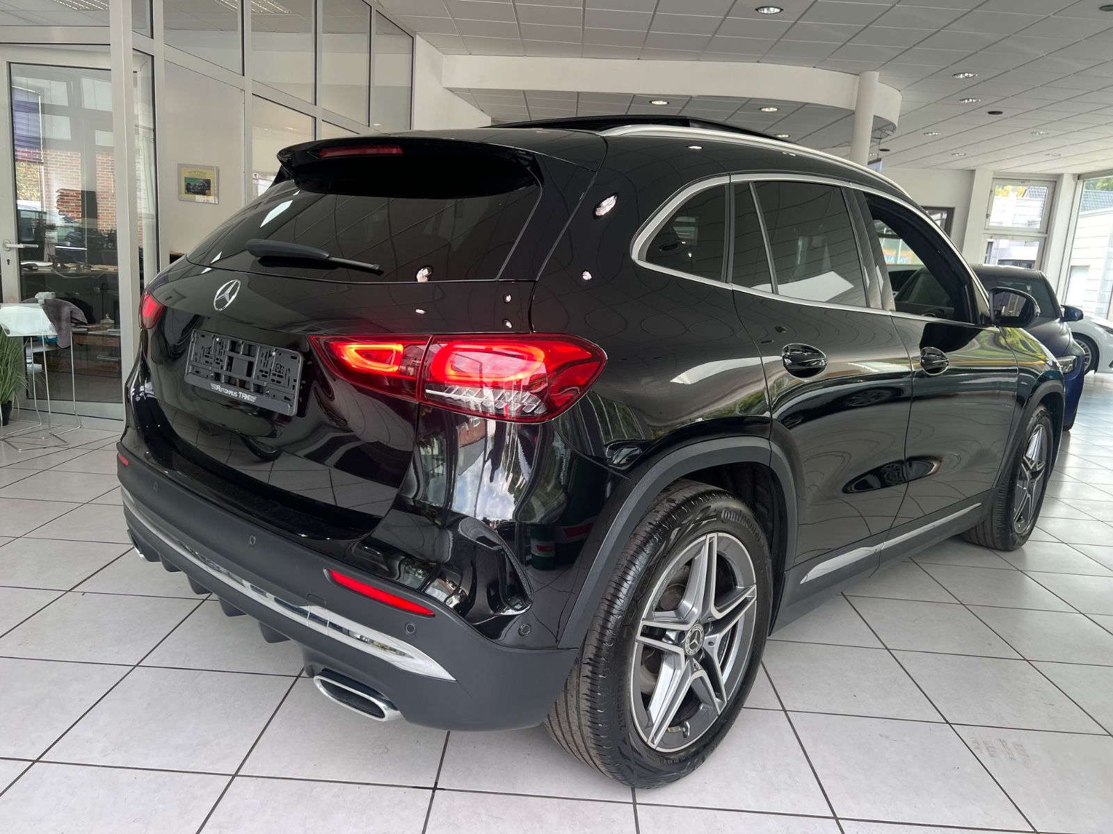 Fahrzeugabbildung Mercedes-Benz GLA 250 4Matic* AMG Line * PANORAMADACH *