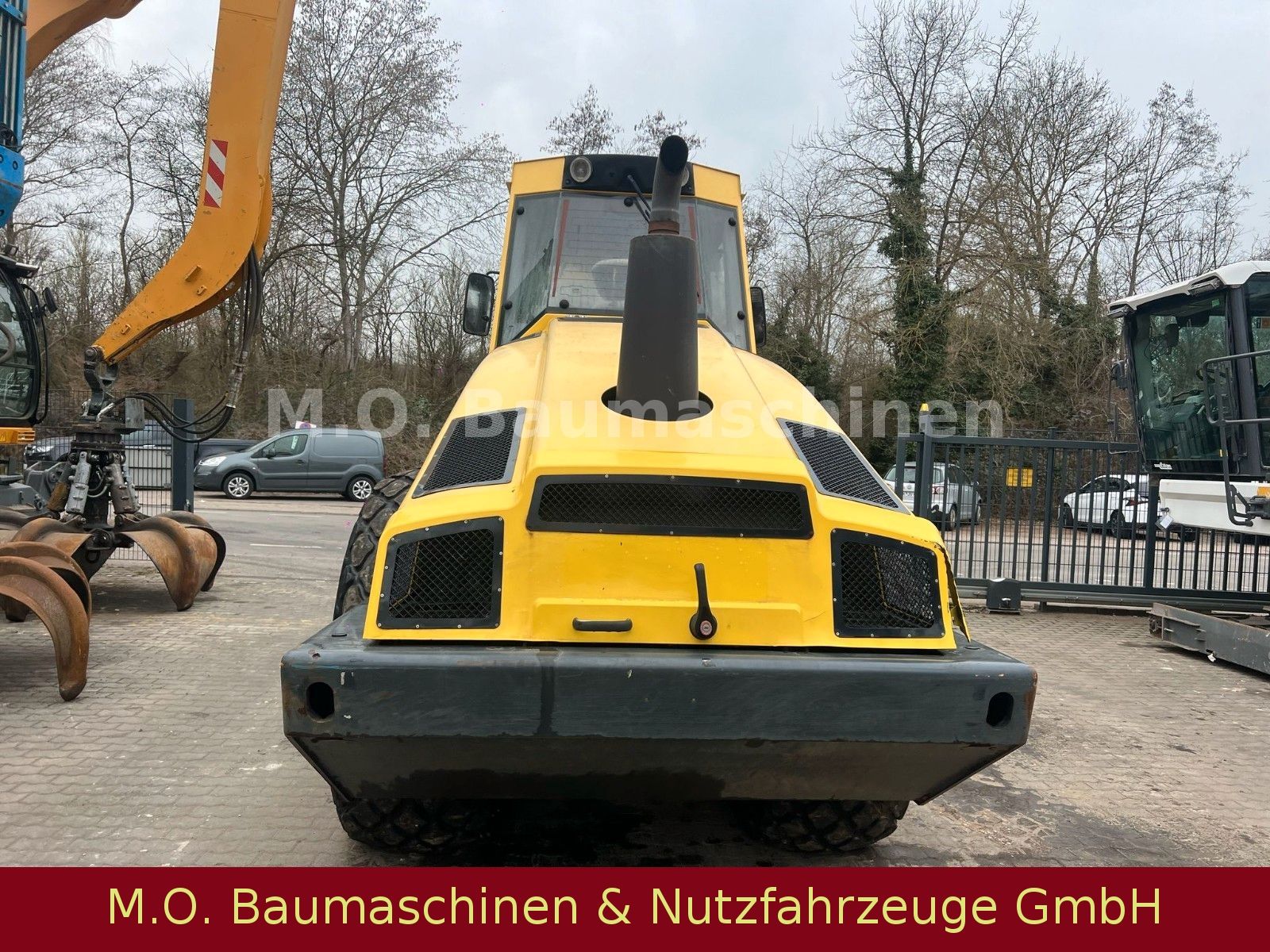 Fahrzeugabbildung BOMAG BW 213 D4-4BVC / 14,9 T / Walzenzug /