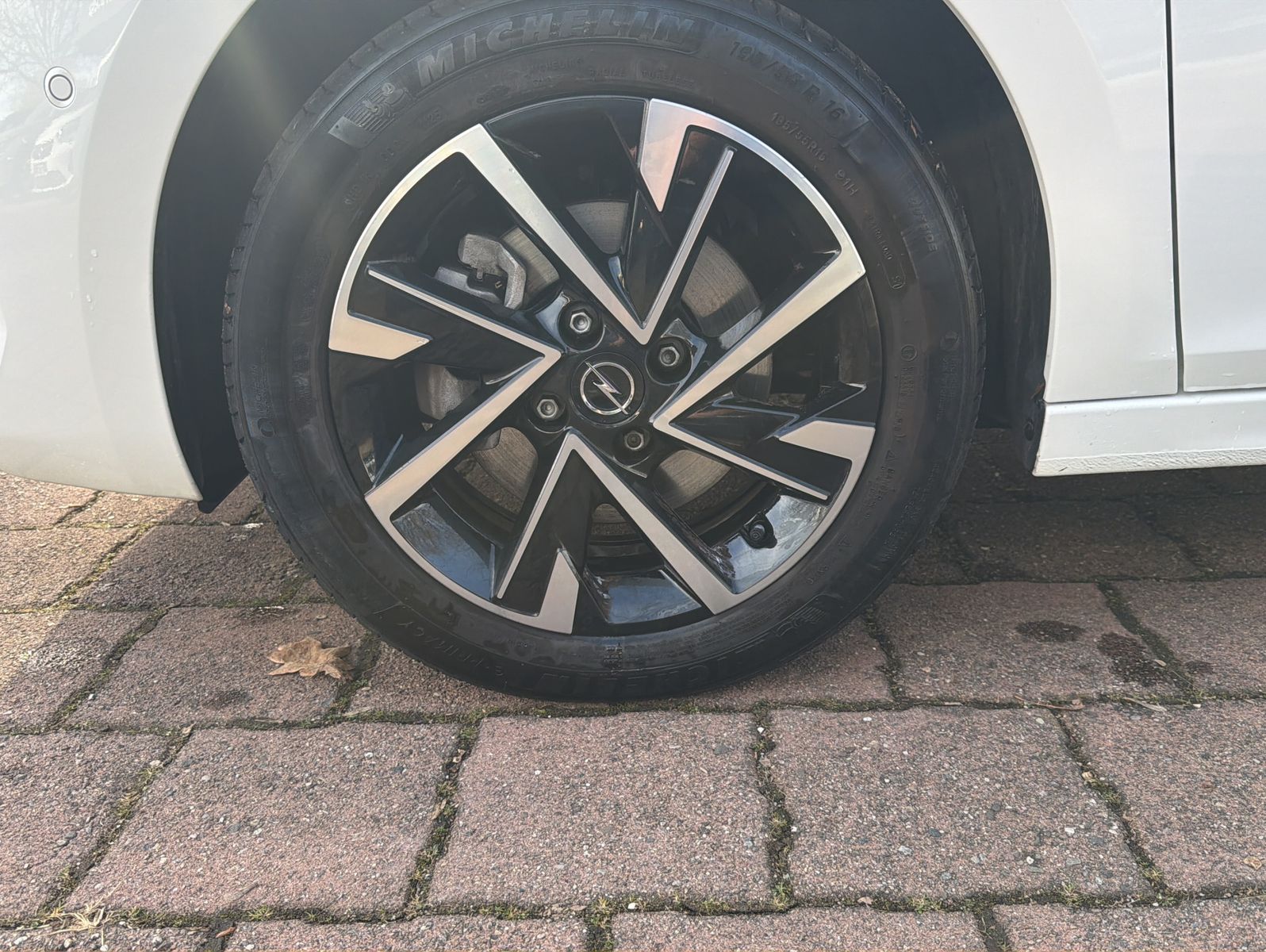 Fahrzeugabbildung Opel Corsa GS 101 PS Automatik