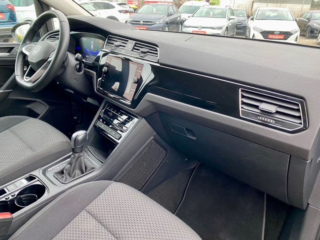 Fahrzeugabbildung Volkswagen Touran 1.5 TSI DSG 7-SITZER AAC AHK LED NAVI