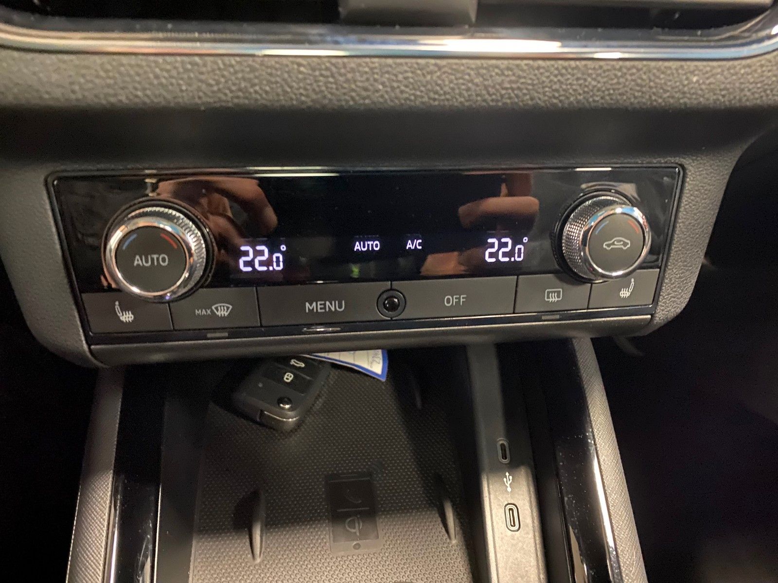 Fahrzeugabbildung SKODA Kamiq 1.5 TSI CLEVER+NAVI+Rück.KAMERA+ALLWETTER+