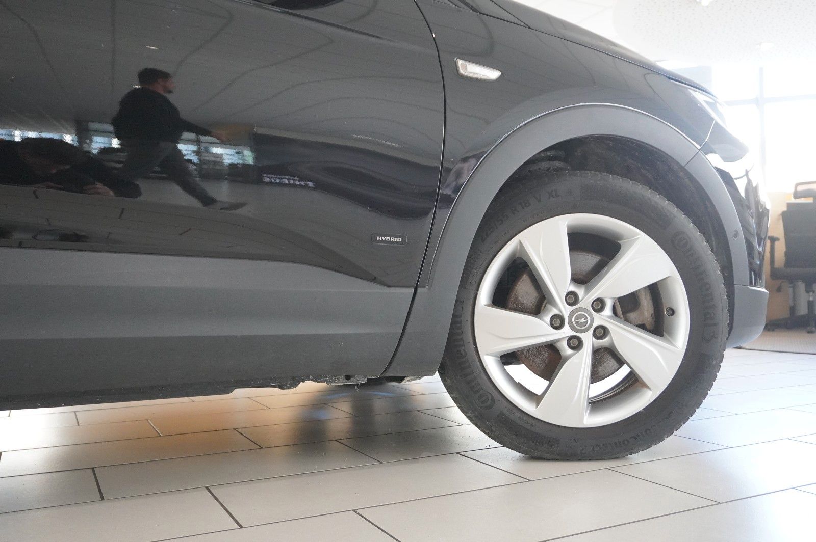 Fahrzeugabbildung Opel Grandland (X) 1.6T HYBRID NAVI/KAMERA/SH/SPORT
