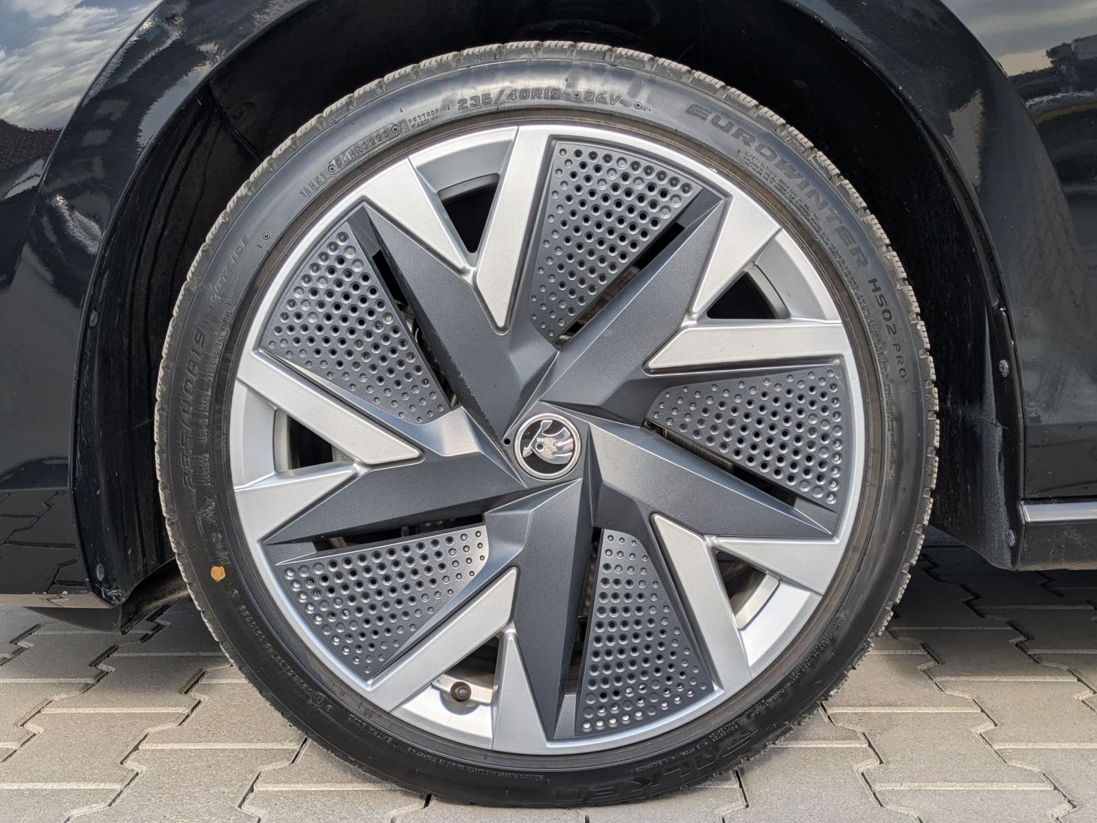 Fahrzeugabbildung SKODA Superb 2.0 TDI 4x4 Selection MATRIX*AHK*PANO*19"