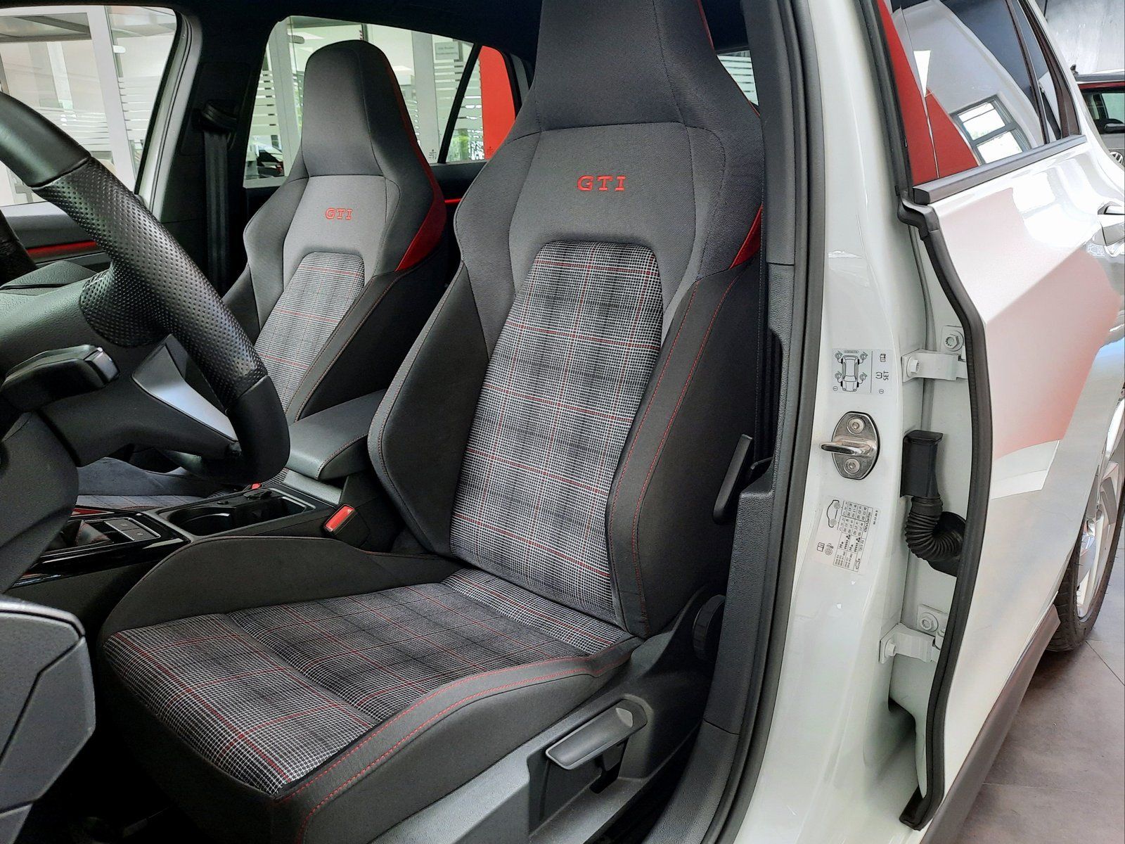 Fahrzeugabbildung Volkswagen Golf GTI *Panodach*Navi*PDC*Sitzhzg*ACC*LED*DAB*