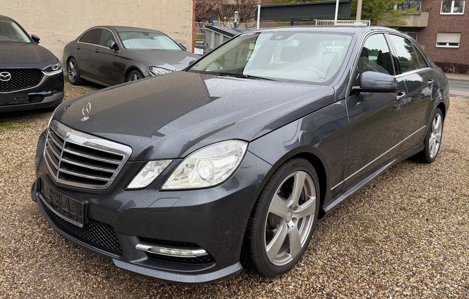 Mercedes-Benz E 200 CGI Lim. / AMG - PAKET / LEDER / XENON *