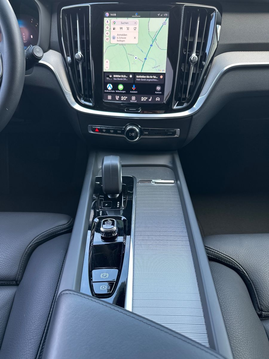 Fahrzeugabbildung Volvo V60 B4 D Plus Dark NAV+LED+AHK+ACC+360GRAD+SHZ