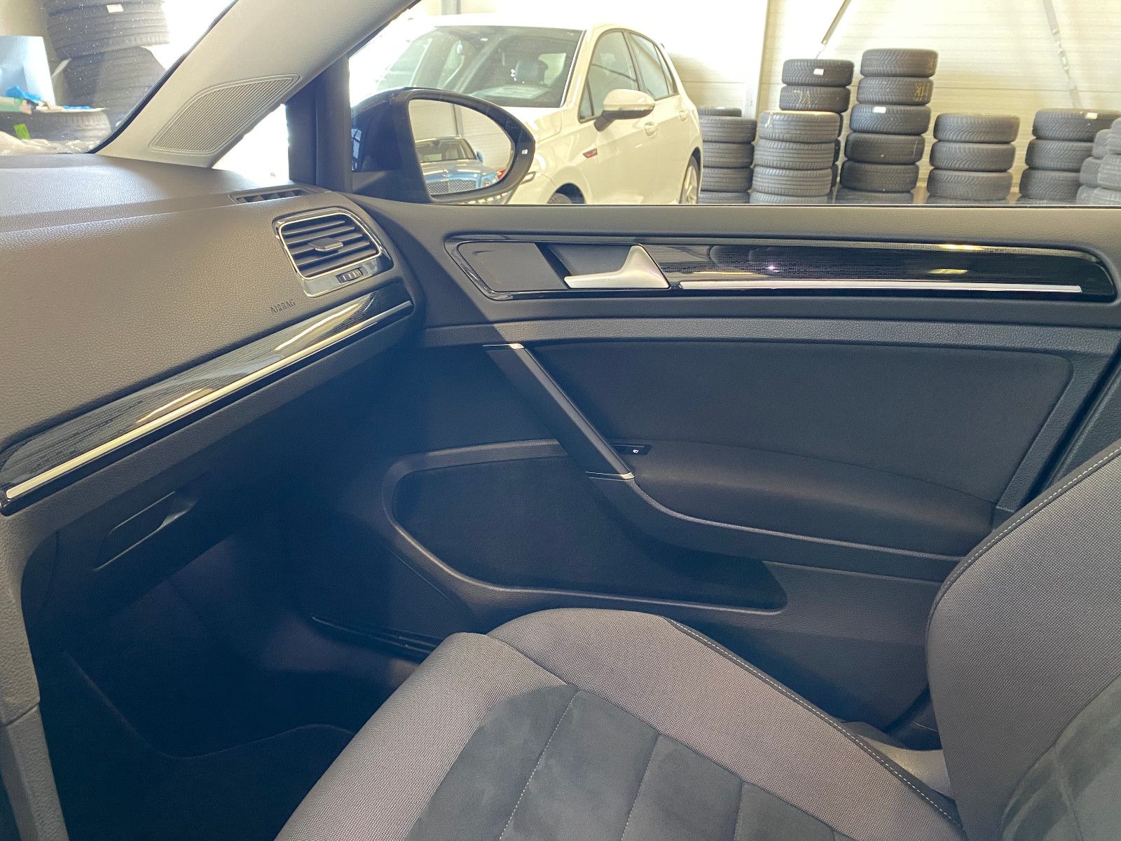 Fahrzeugabbildung Volkswagen Golf VII Lim. Highline DSG ACC Navi Pano Kam LED