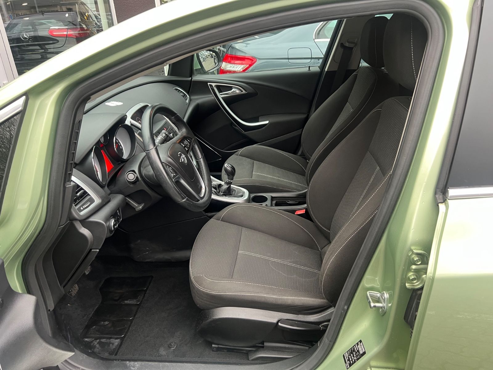 Fahrzeugabbildung Opel Astra J Lim. 5-trg. Sport