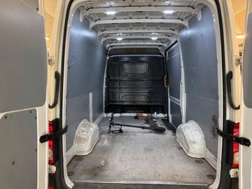 Volkswagen Crafter - 11