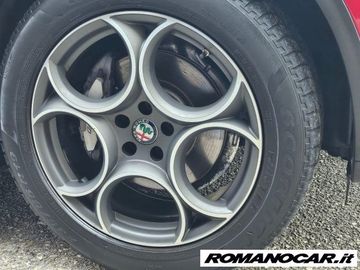 Alfa-Romeo Stelvio - 8