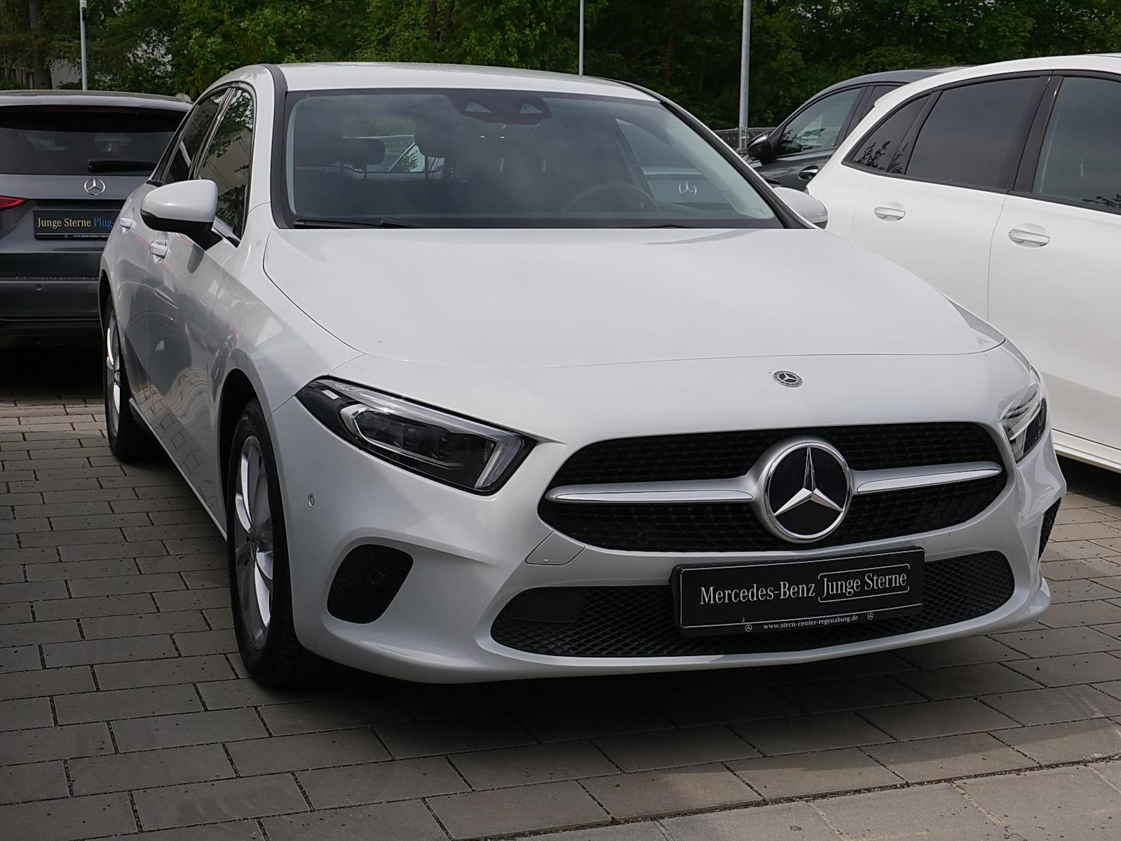 Mercedes-Benz A 220 d Kompaktlimo PROGRESSIVE+MULTIBEAM LED+++
