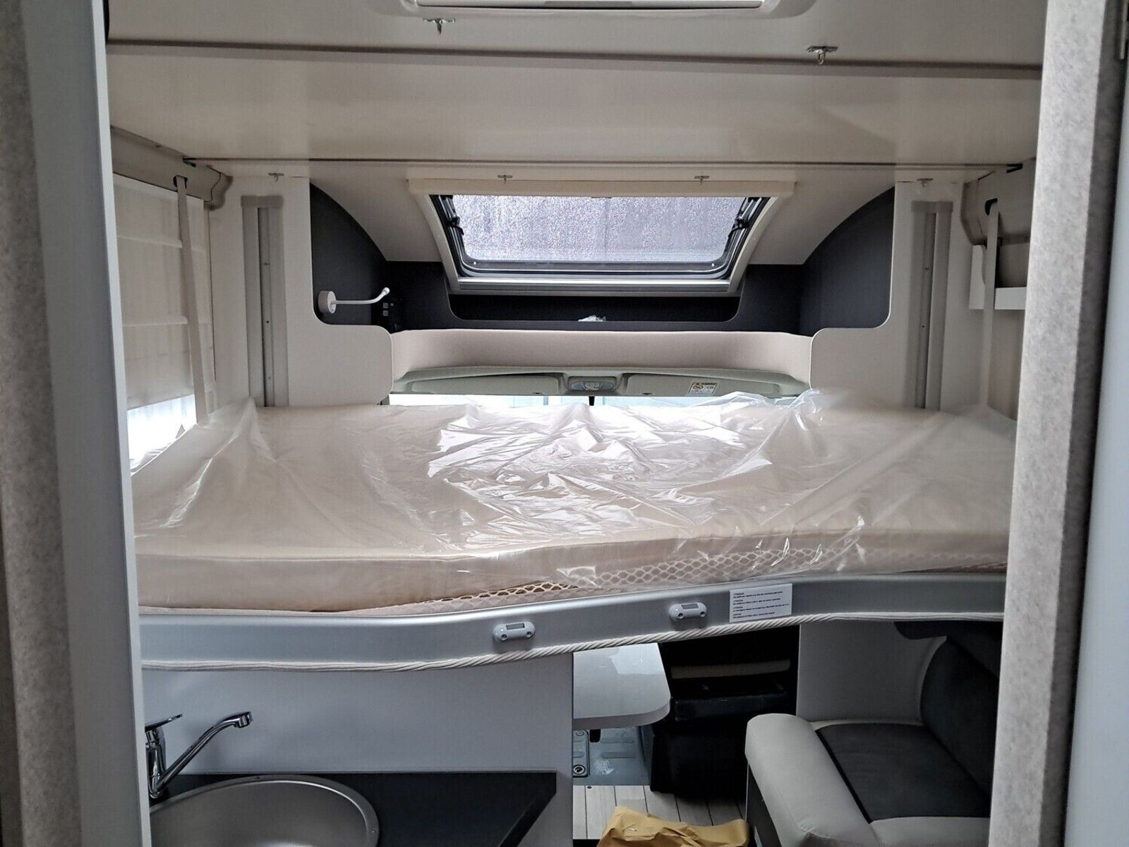 Fahrzeugabbildung Forster T F745 EB LTE,Solar,Markise,Hubbett