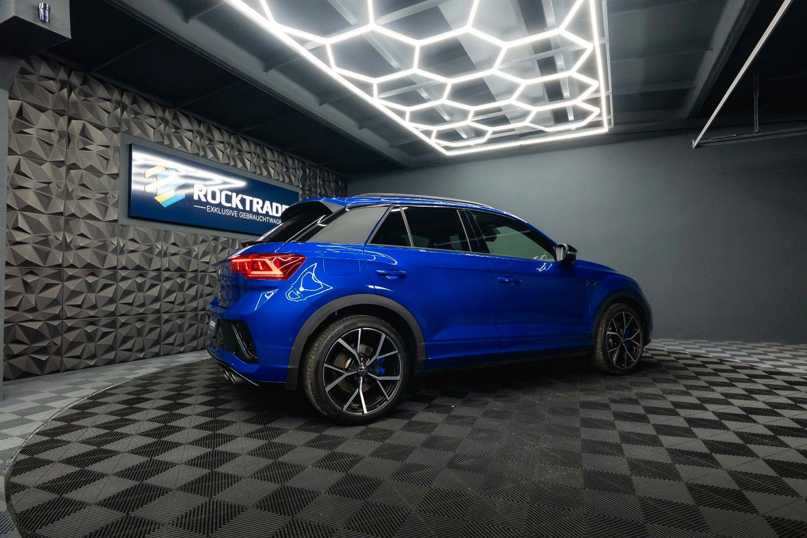Fahrzeugabbildung Volkswagen T-Roc R 4Motion Black Design *ACC*Matrix*DAB+*