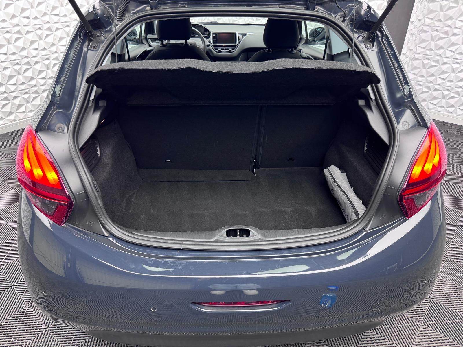 Fahrzeugabbildung Peugeot 1.2 e-VTi/PDC/TEMPOM/LED/HiFi/SITZHEIZ/ALLWETTER