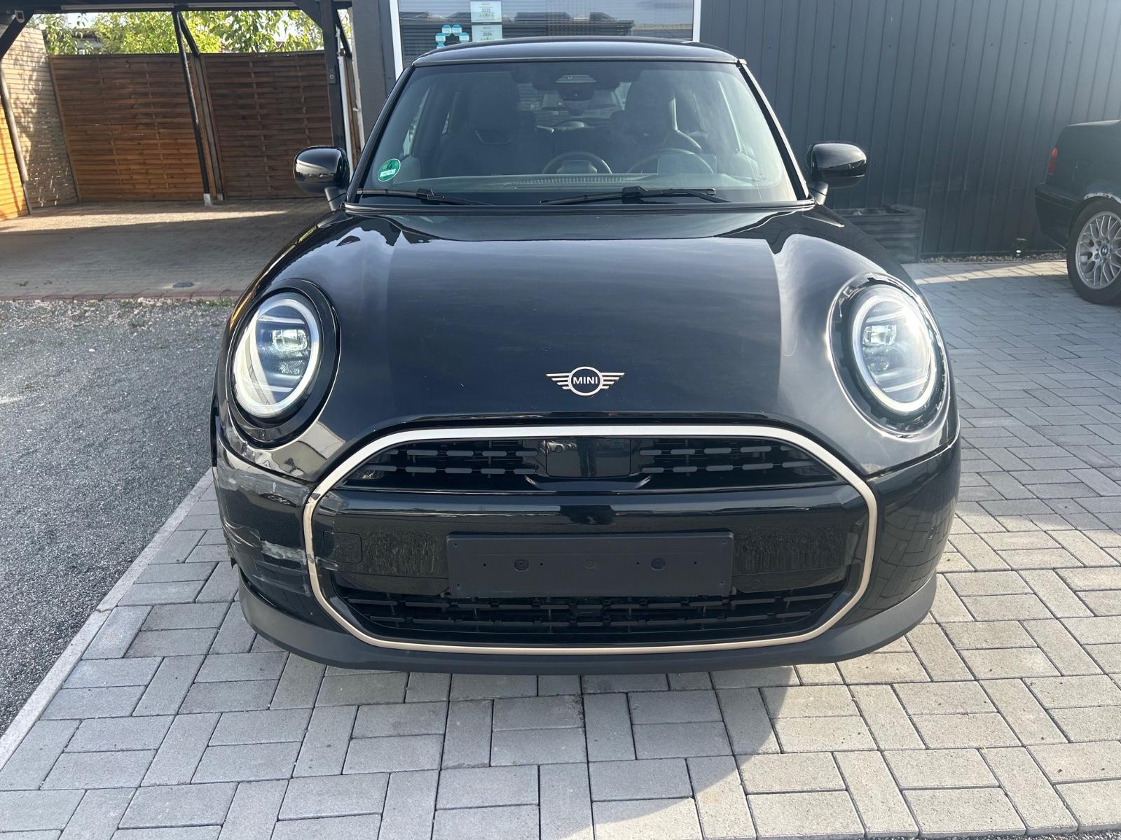 MINI COOPER C Favoured Trim Unfall bedingt Fahrbereit
