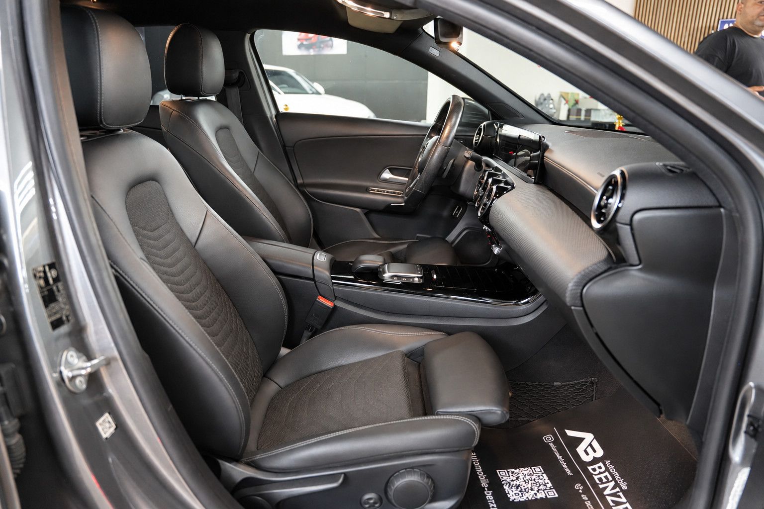 Fahrzeugabbildung Mercedes-Benz A 180 A 180 d Limousine *LED*SHZ*Navigation*ACC*