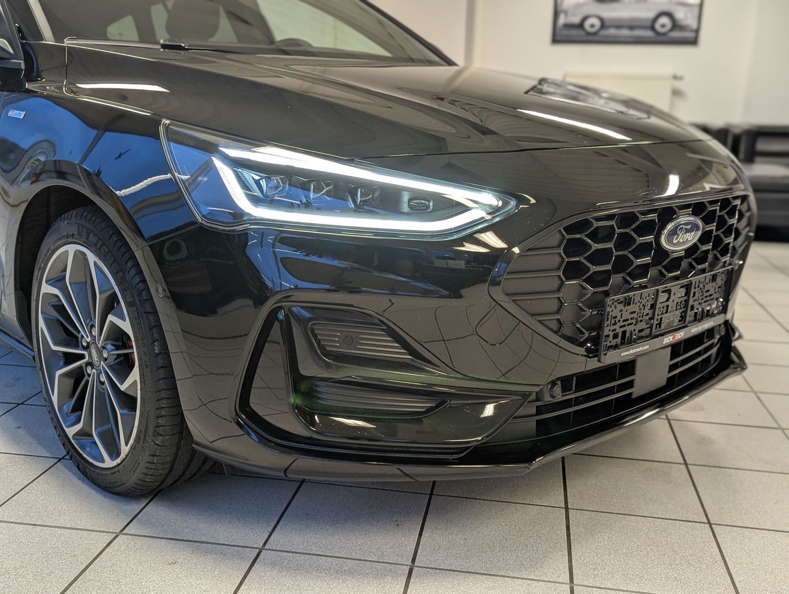 FORD Focus 1.0 ST-Line X EB Matrix Cam B&O Pano ACC - Image 9