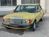 Mercedes-Benz 200 Aut*50000km*Mimosengelb*MB-Tex Olive*perfekt - Mercedes-Benz 200: Te