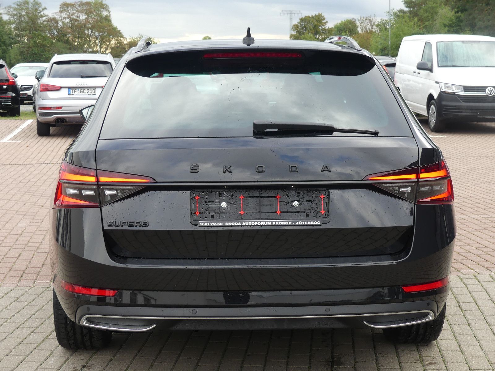 Fahrzeugabbildung SKODA Superb Combi Sportline 2,0 TDI DSG