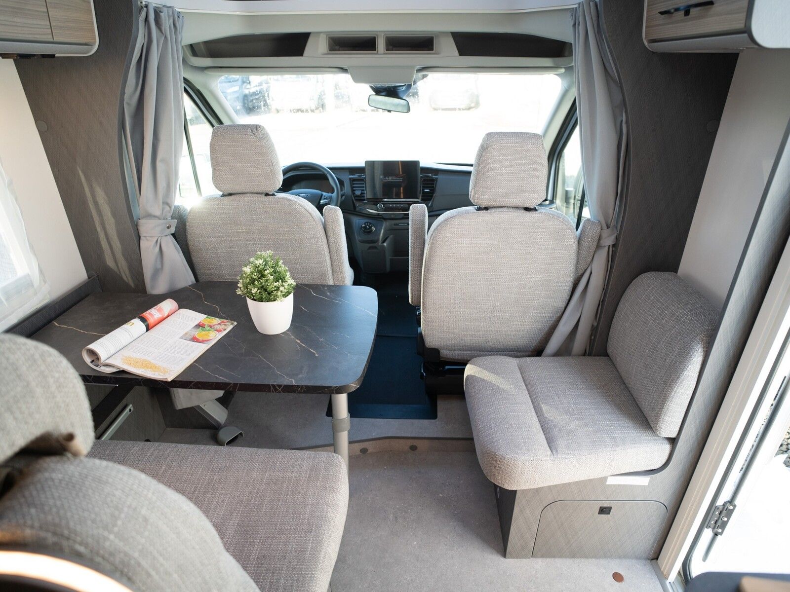 Fahrzeugabbildung Etrusco V Ford 6.6 SF Complete Selection, Dieselheizung