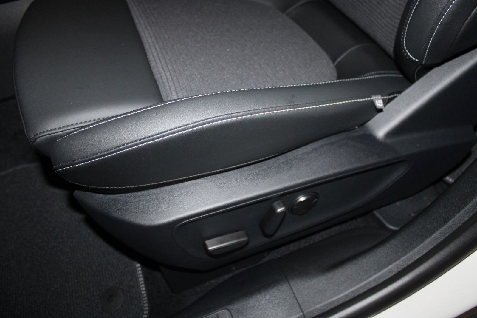 Fahrzeugabbildung Ford Kuga 2.5 Duratec FHEV Sound Edition X ECVT