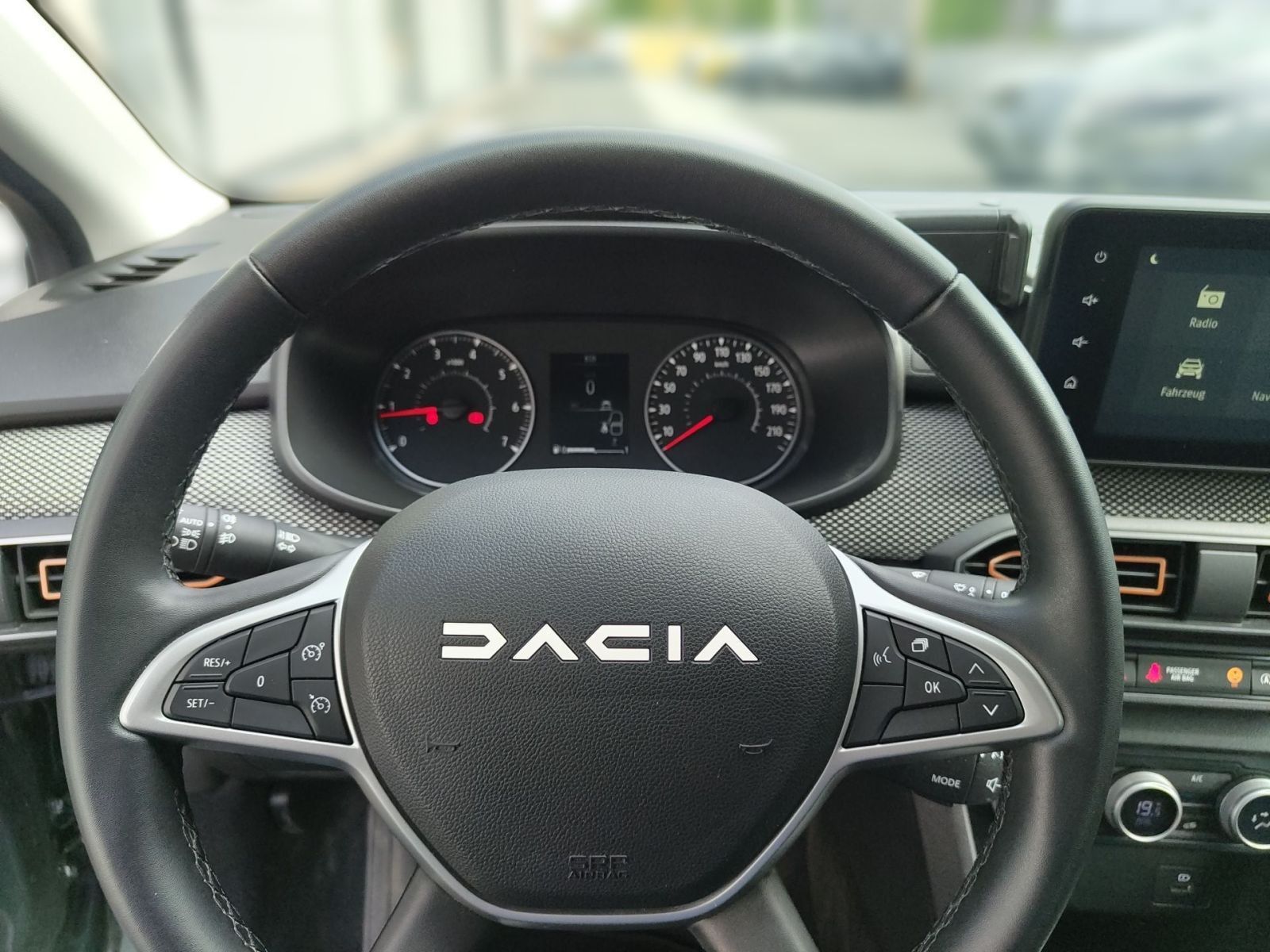 Fahrzeugabbildung Dacia Sandero III Stepway Expression+ TCE 110