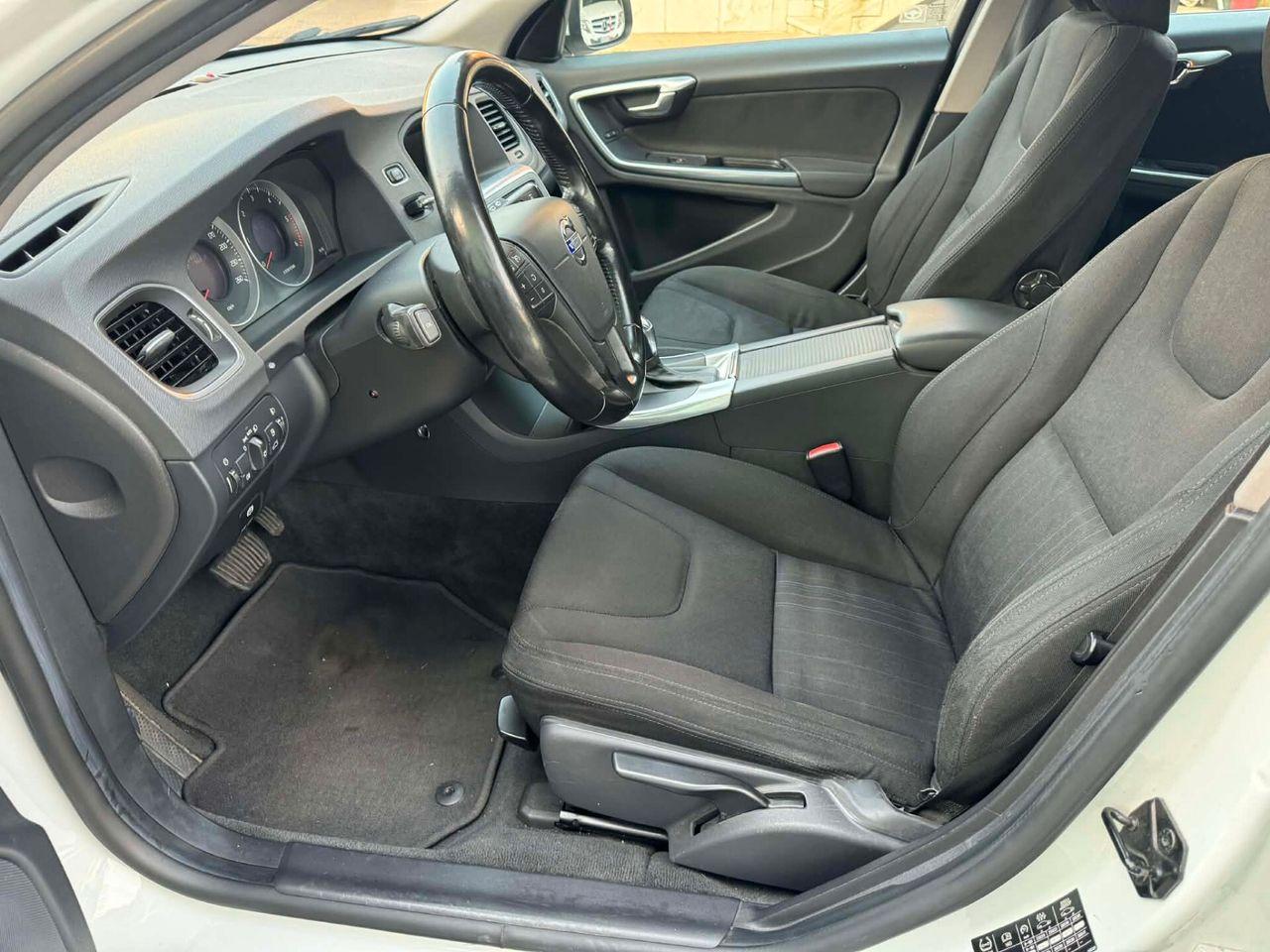 Volvo V60 2012 — photo 9