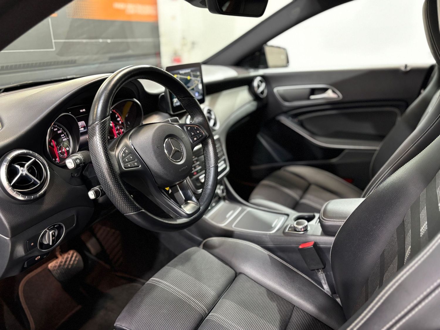 Fahrzeugabbildung Mercedes-Benz CLA 180 Urban Night Sport#LED#Kamera#Navi