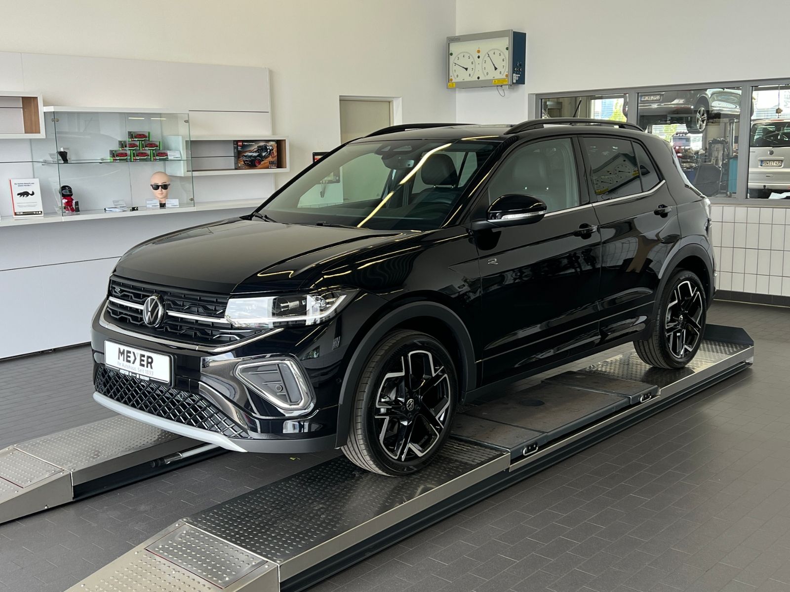 Fahrzeugabbildung Volkswagen T-Cross R-Line 1.5 TSI DSG *AHK, IQ.LIGHT, ACC,