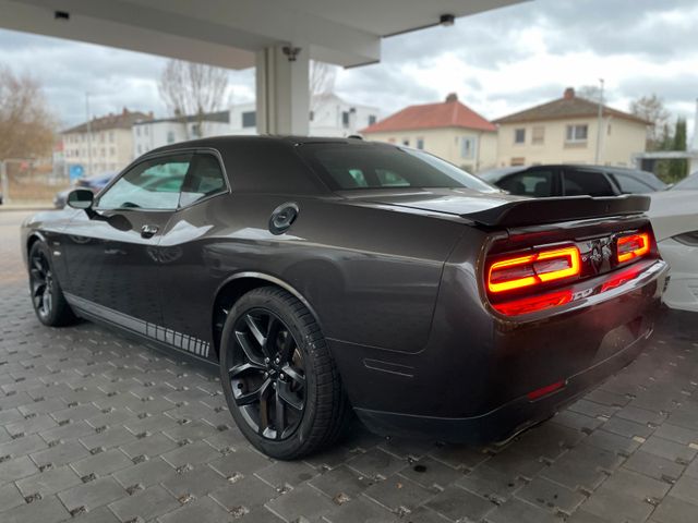 Dodge Challenger 5.7  V8 HEMI 381PS/Schalter /Neu Insp