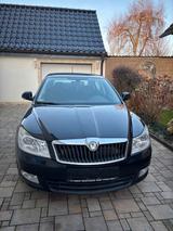 Skoda Octavia 1.6 TDI scheckheft gepflegt - Skoda Octavia aus 2012 mit Diesel-Antrieb: Limousine, 1.6