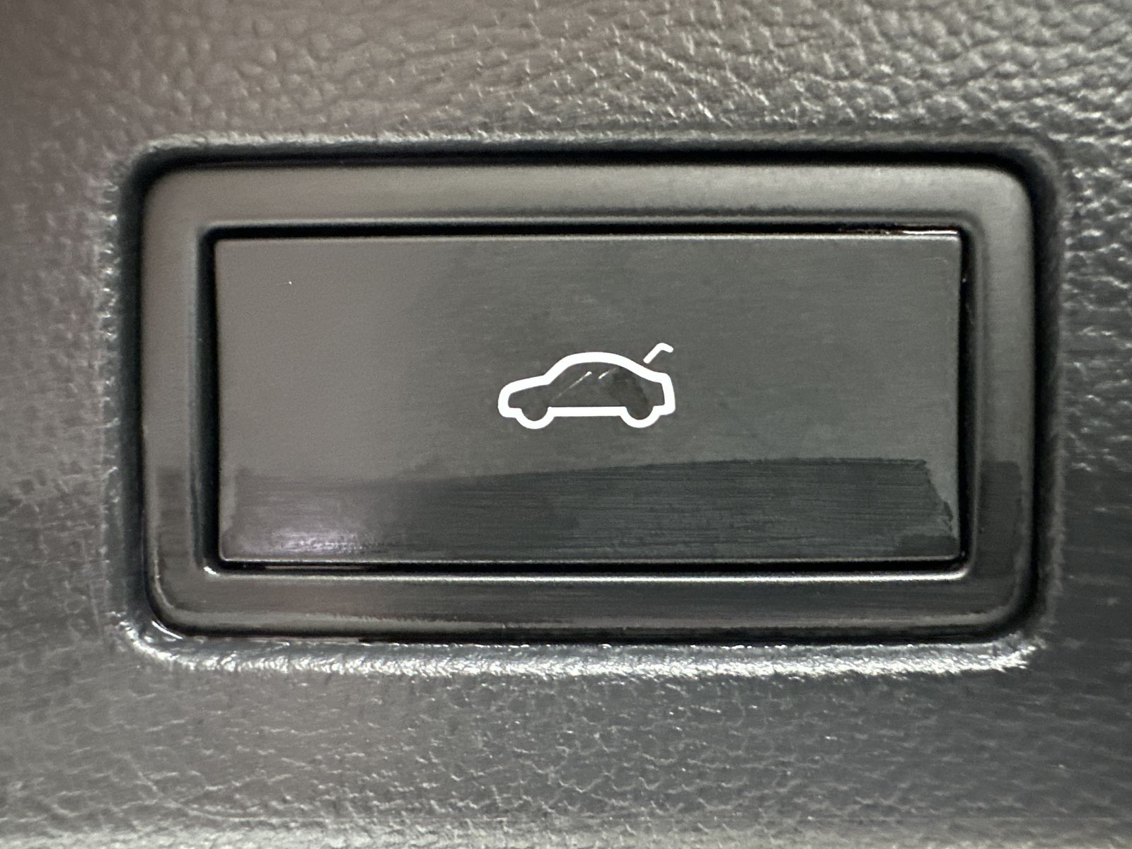Fahrzeugabbildung Volkswagen Arteon R-Line NAV+MATRIX+PANO+ACC+AHK+360°+20ZO