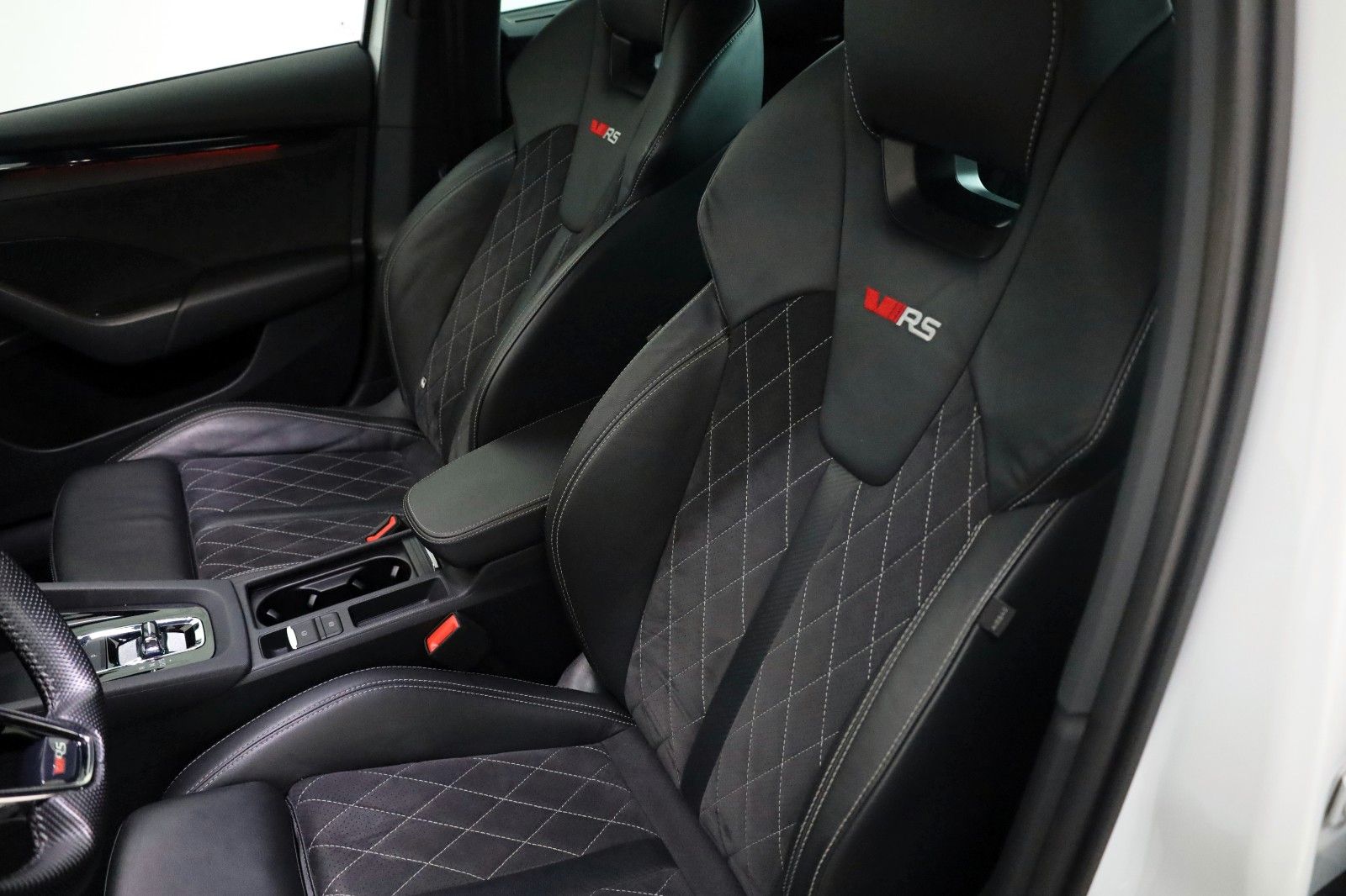 Fahrzeugabbildung SKODA Octavia Lim. RS T.Leder,Navi,LED,ACC,Massage,SH