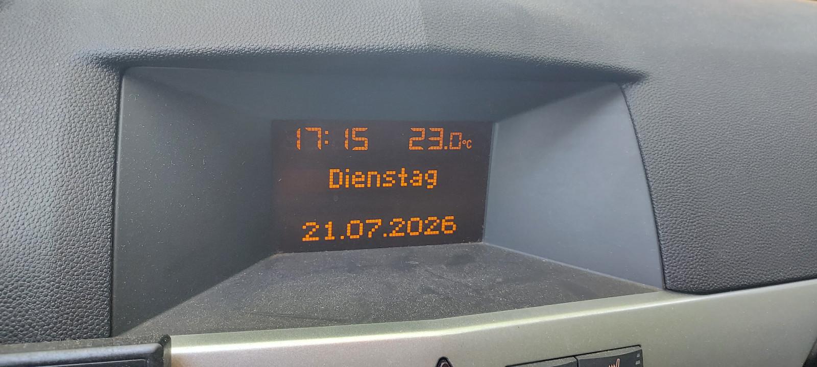 Opel Astra 2010 — photo 12